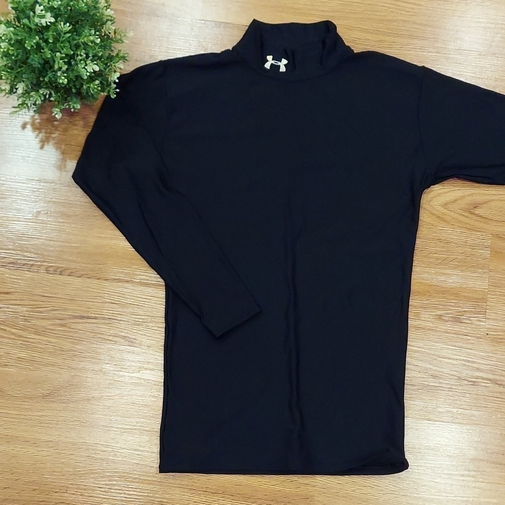 Under Armour  MD top Size S-M
